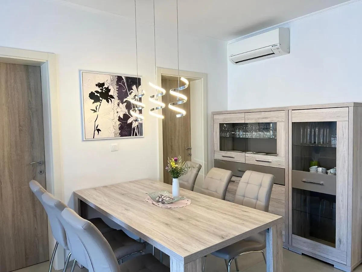 Apartment Vita 메덜린 0*,